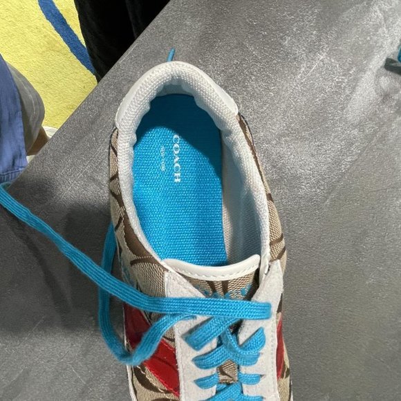 Coach walking sneaker. Signature coated canvas and leather upper 8M EUC REDUCED! - Picture 3 of 4